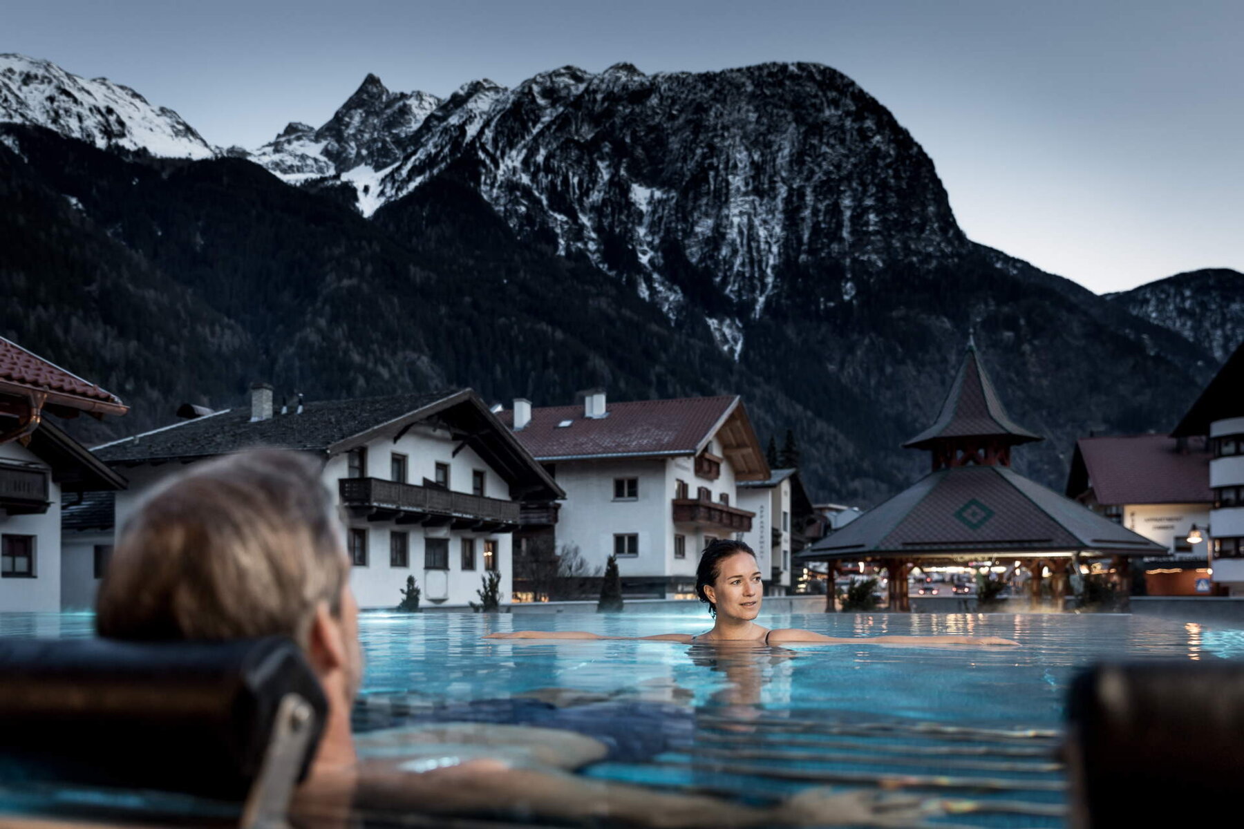 Gäste im Pool von Posthotel Kassl